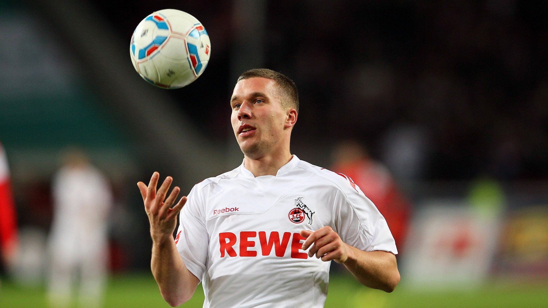 球员在欧洲杯赛场上创下个人里程碑被广泛报道,欧洲杯 明星球员